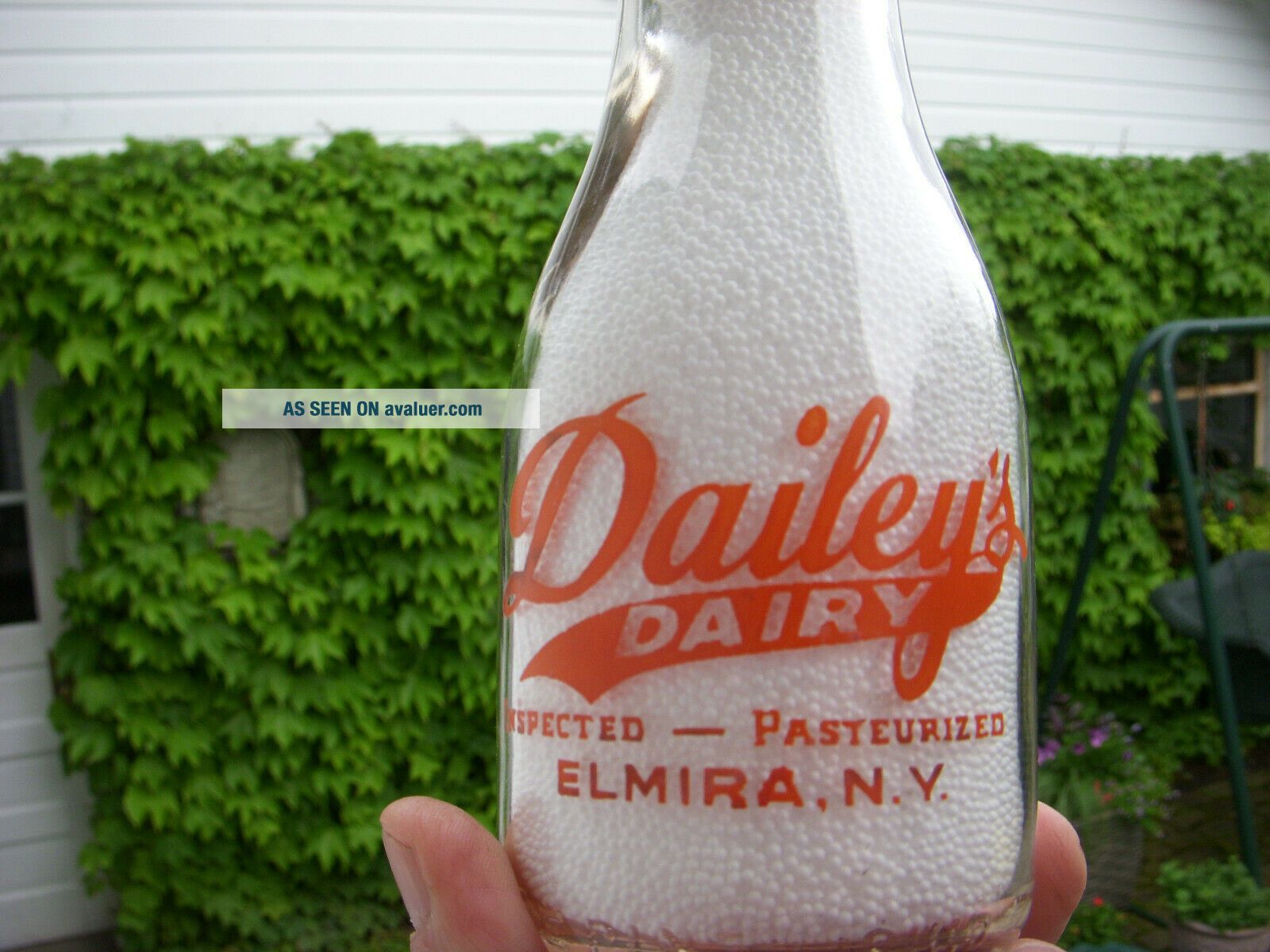 Dailey ' S Dairy, Elmira, NY War Slogan Pint Milk Bottle | #1367151
