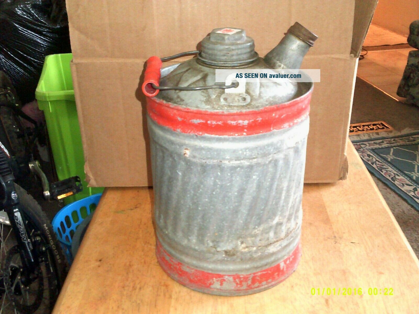 Vintage Galvanized Metal 1 Gallon Gas Can