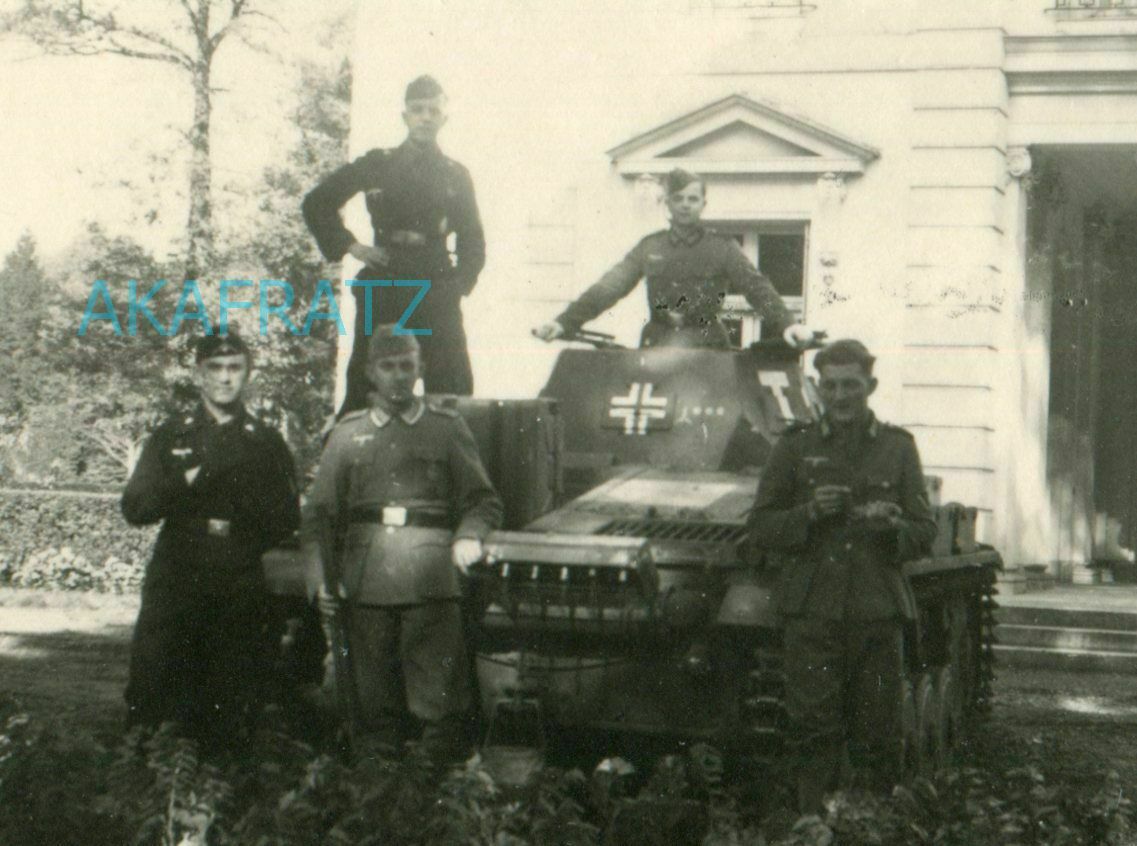German WW2 Photo,  Panzer III Commander ' s Tank and Crew,  7th Panzer Division