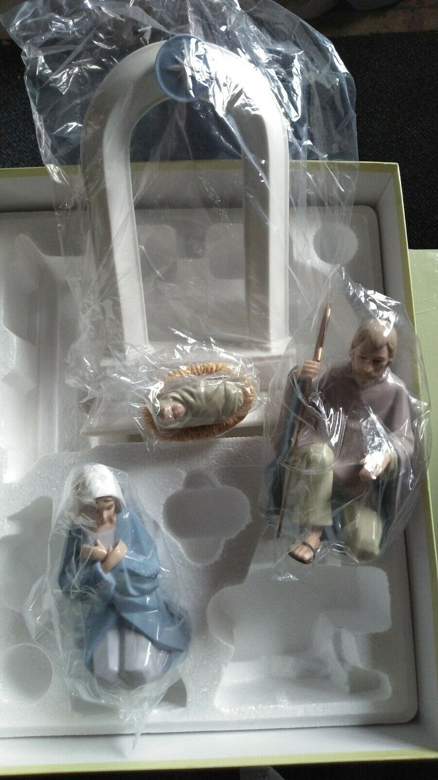 Hallmark Nativity Set Hallmark 5 Piece Nativity Set Scene Holy Family Porcelain Figurines ...